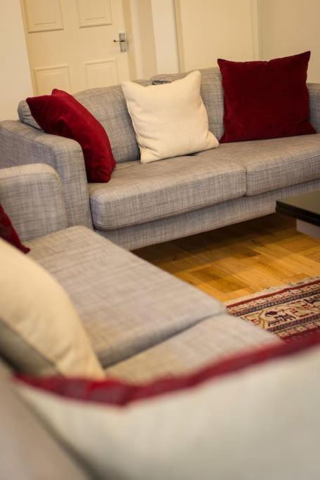 Self Catering , City Centre Apartment With Parking Эдинбург Экстерьер фото