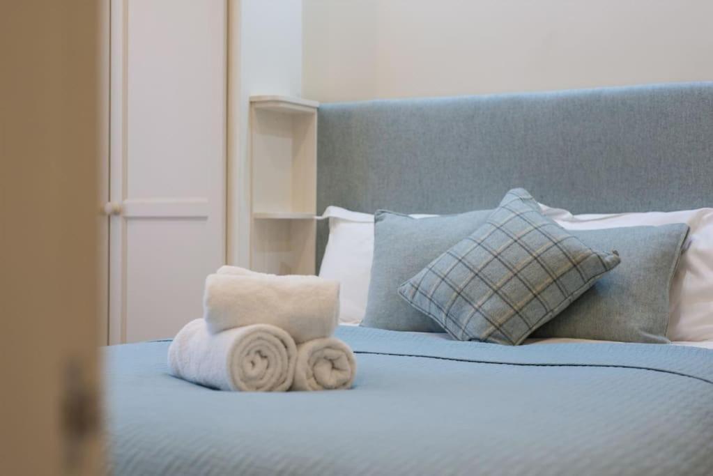 Self Catering , City Centre Apartment With Parking Эдинбург Экстерьер фото